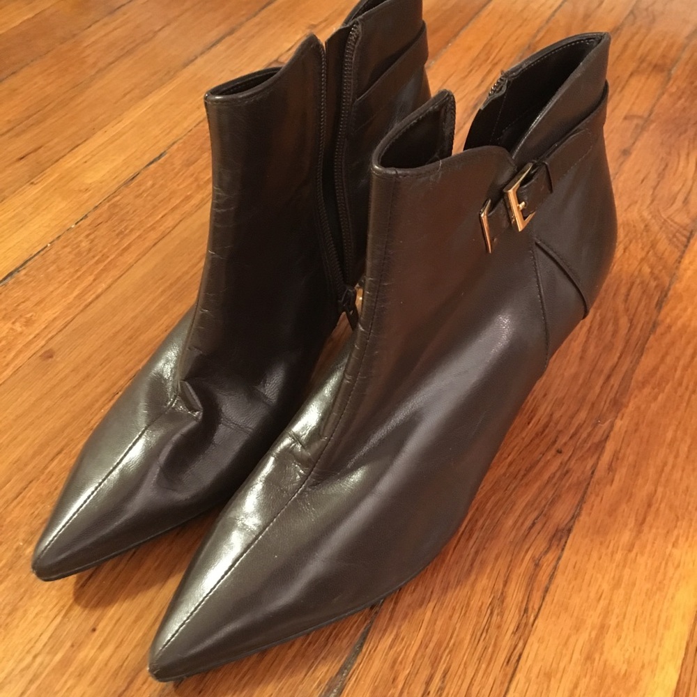 Nine West low heel bootie 8.5